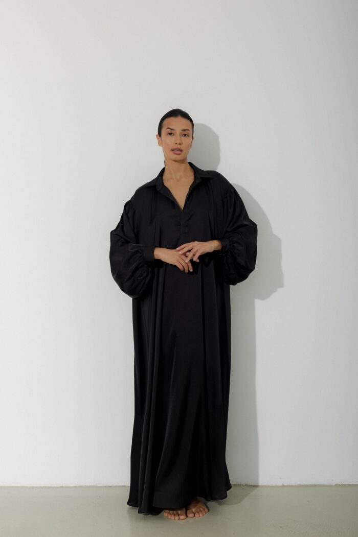 Photo Long dress in black satin