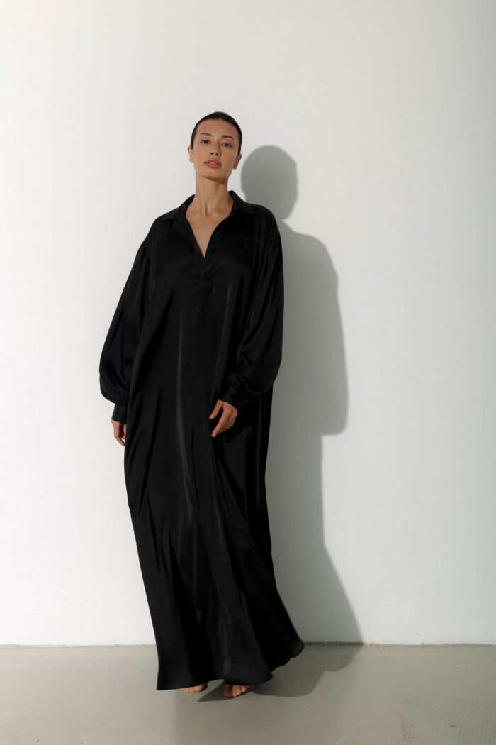 Photo Long dress in black satin