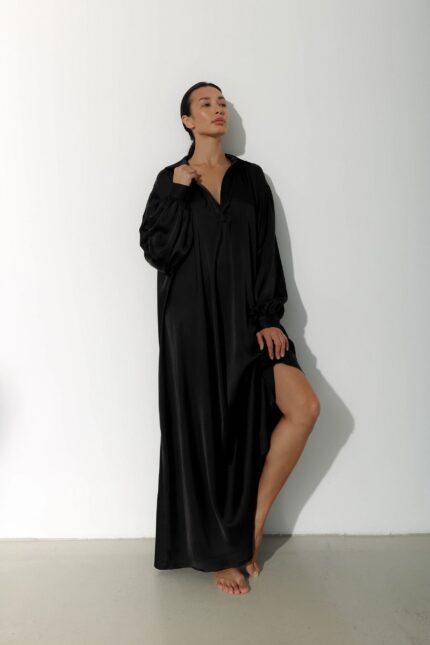 Photo Long dress in black satin