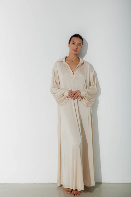 Photo Long dress in light beige satin