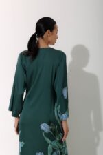 Photo Long green satin wrap robe