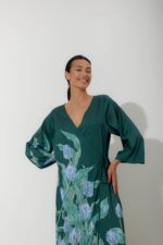 Photo Long green satin wrap robe