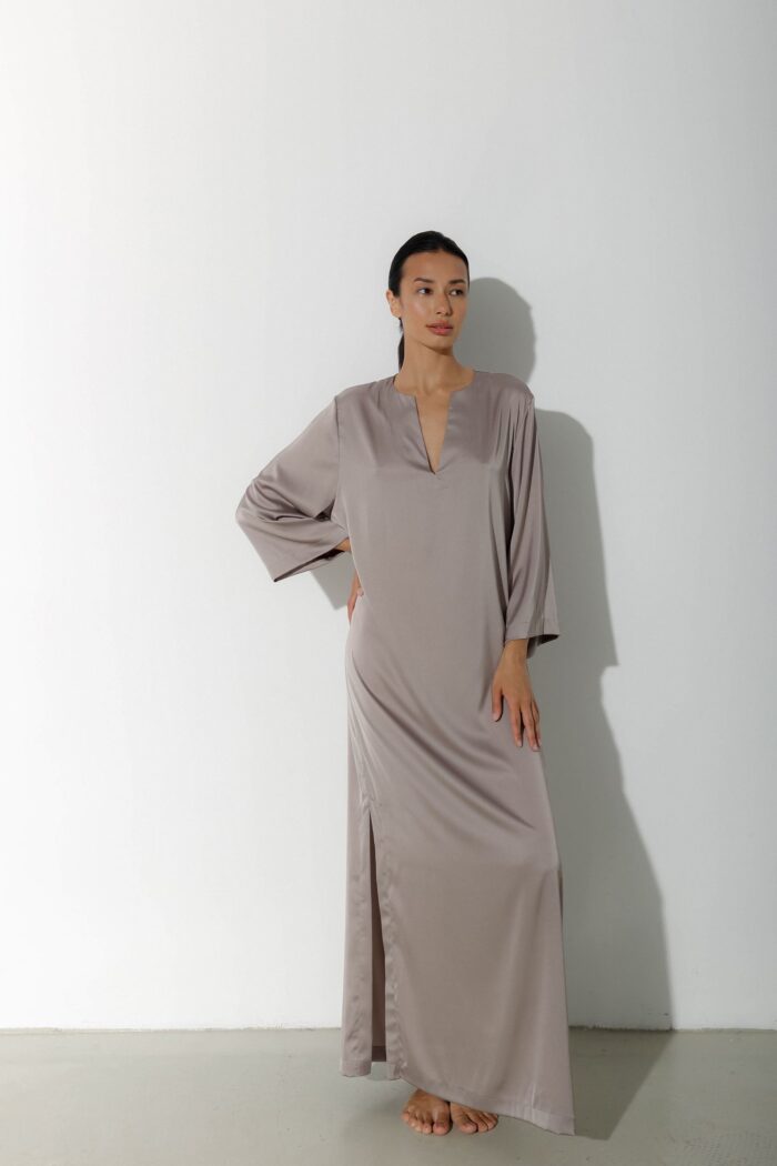 Photo Long kaftan dress in beige purple satin