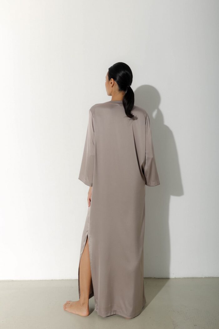 Photo Long kaftan dress in beige purple satin