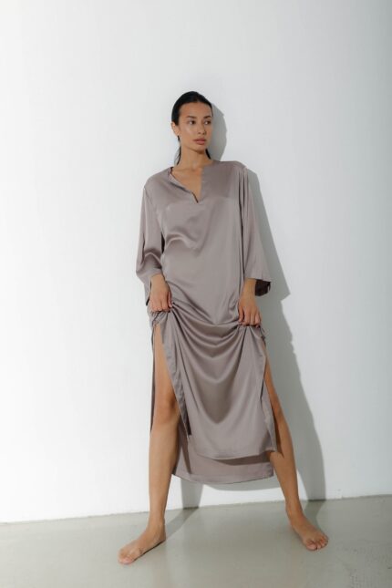 Photo Long kaftan dress in beige purple satin