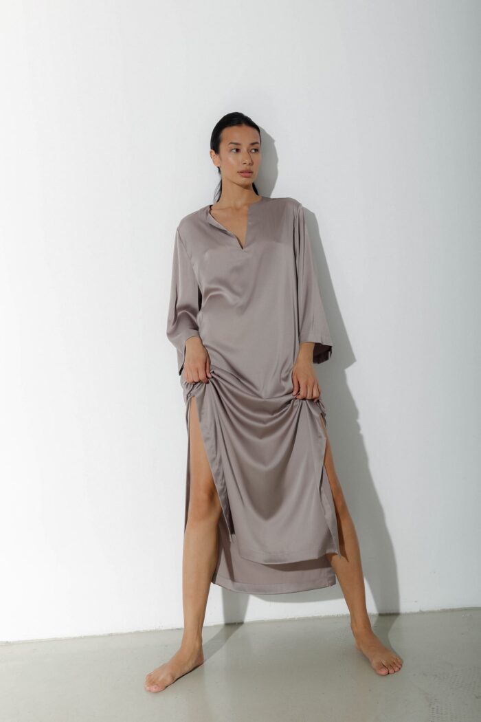 Photo Long kaftan dress in beige purple satin