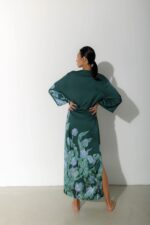 Photo Long kaftan dress in green satin