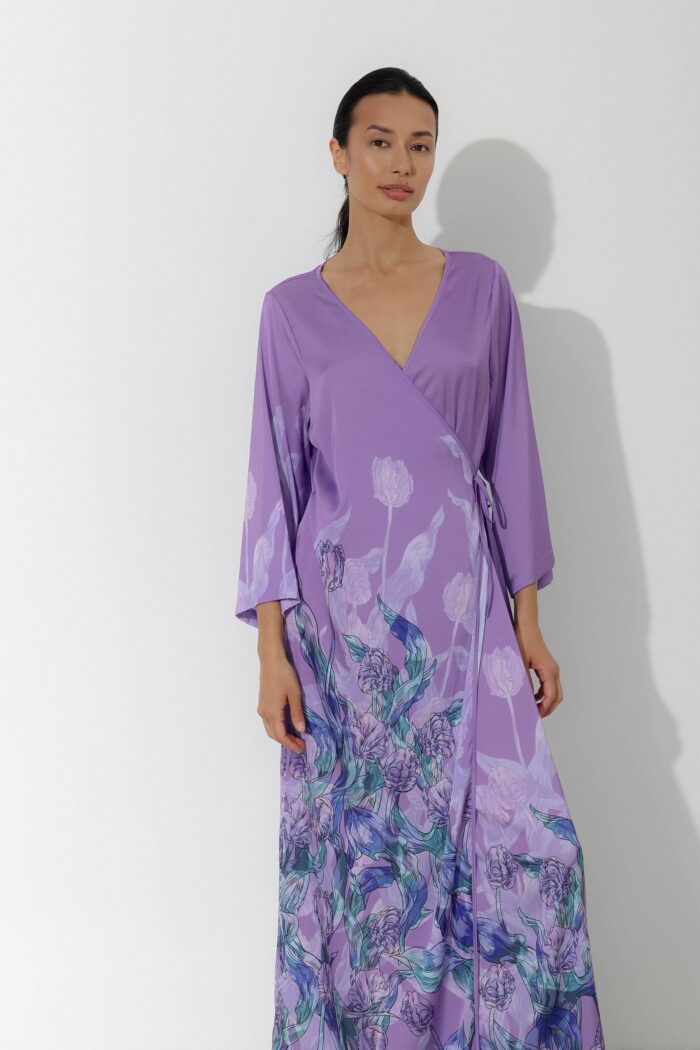 Photo Long lilac satin wrap robe