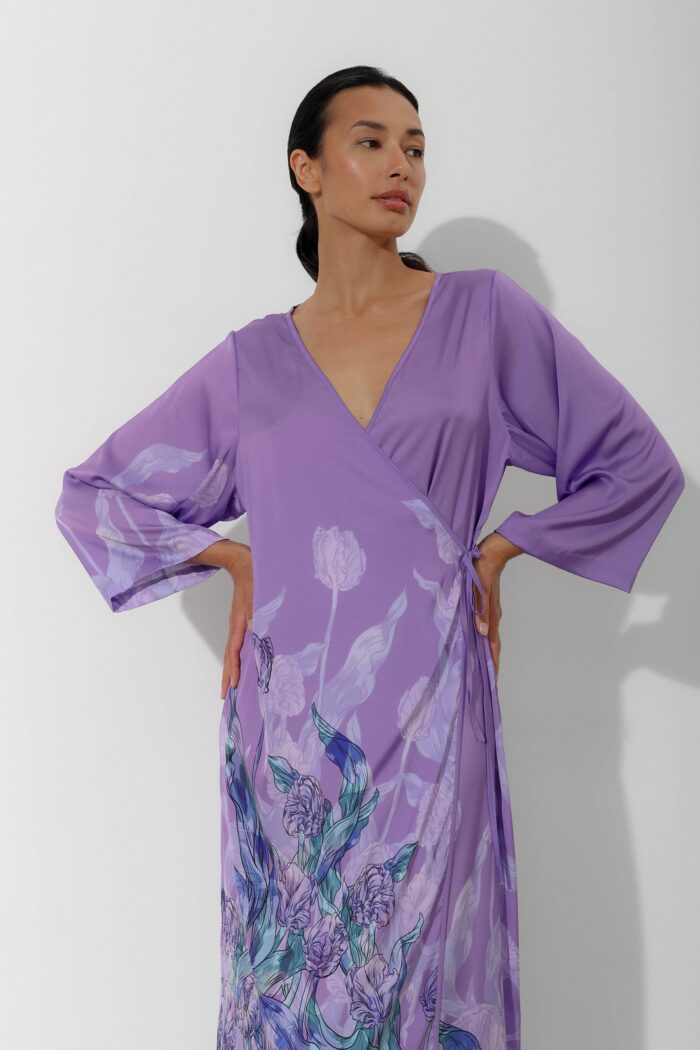 Photo Long lilac satin wrap robe