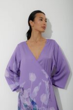 Photo Long lilac satin wrap robe